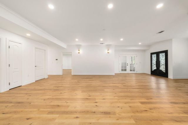 5049 Holyoke Way, Sacramento, CA 95841