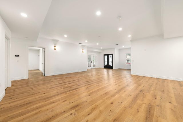 5049 Holyoke Way, Sacramento, CA 95841