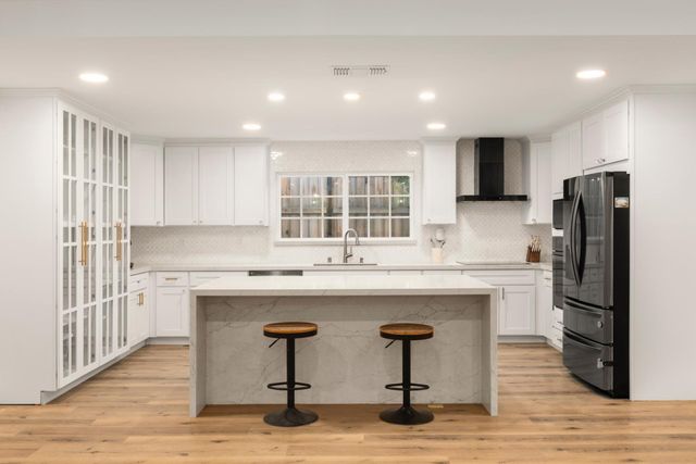 5049 Holyoke Way, Sacramento, CA 95841