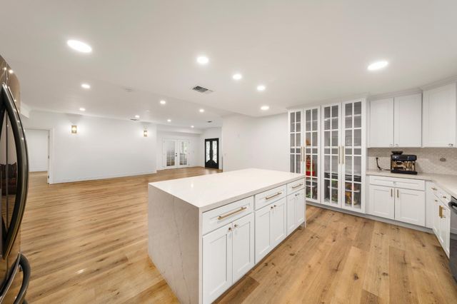 5049 Holyoke Way, Sacramento, CA 95841