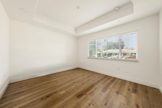 5049 Holyoke Way, Sacramento, CA 95841