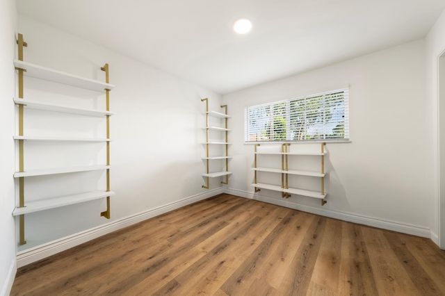 5049 Holyoke Way, Sacramento, CA 95841