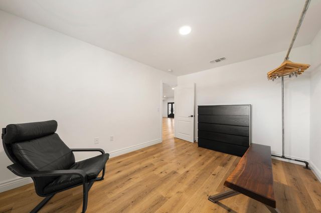 5049 Holyoke Way, Sacramento, CA 95841