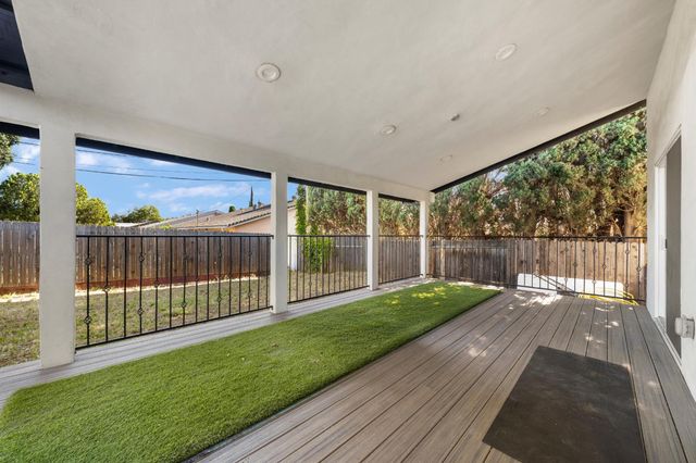 5049 Holyoke Way, Sacramento, CA 95841