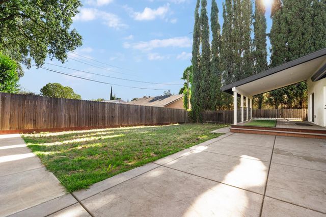 5049 Holyoke Way, Sacramento, CA 95841