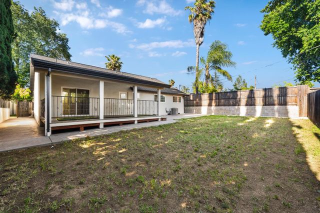 5049 Holyoke Way, Sacramento, CA 95841
