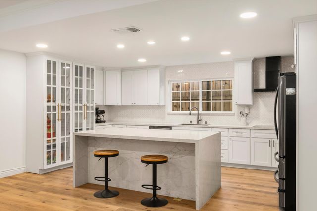 5049 Holyoke Way, Sacramento, CA 95841