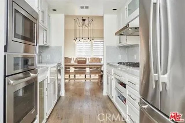 1740 Malcolm 201, Los Angeles, CA 90024
