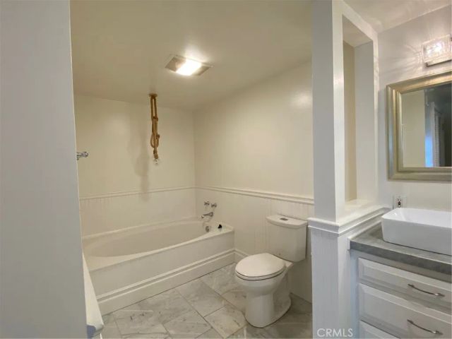 1740 Malcolm 201, Los Angeles, CA 90024
