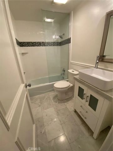 1740 Malcolm 201, Los Angeles, CA 90024