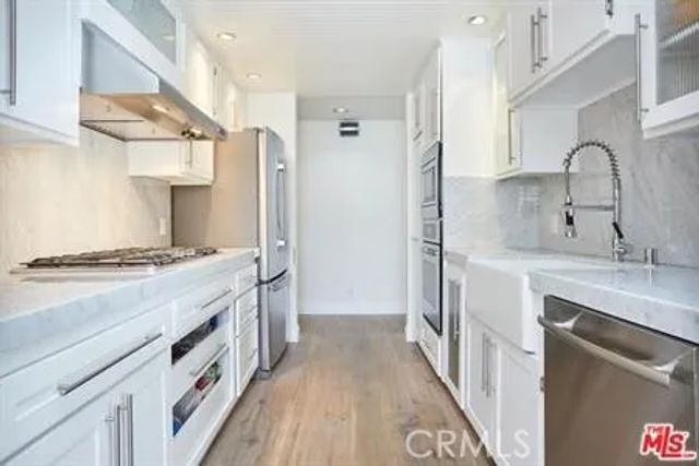 1740 Malcolm 201, Los Angeles, CA 90024