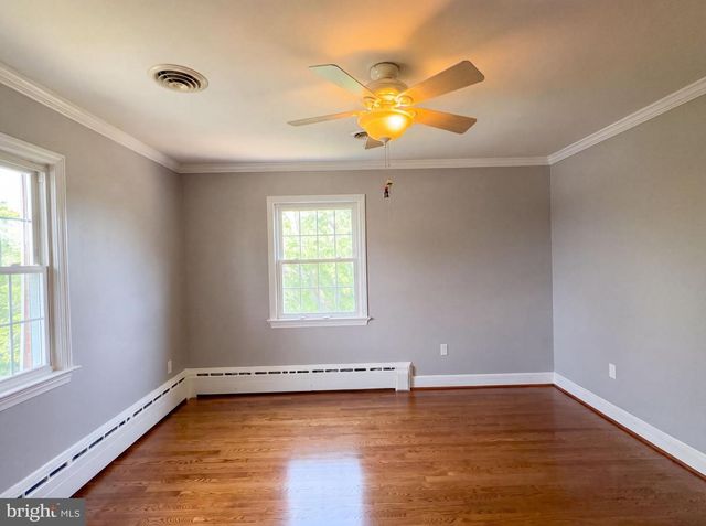 494 WALTON ST, Strasburg, VA 22657
