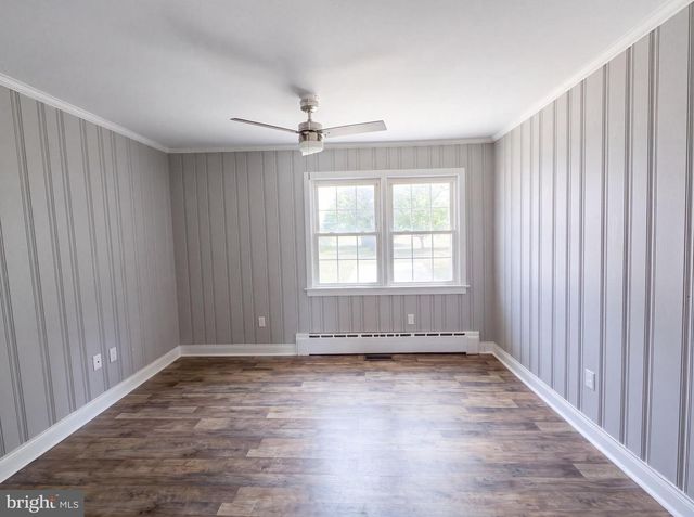 494 WALTON ST, Strasburg, VA 22657