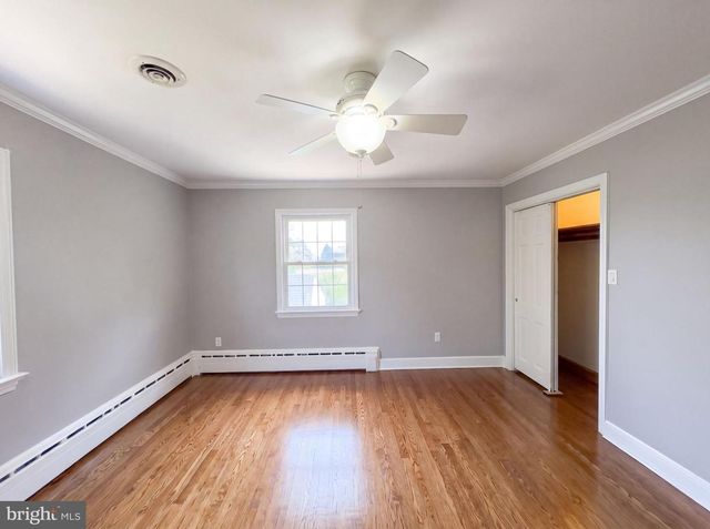 494 WALTON ST, Strasburg, VA 22657