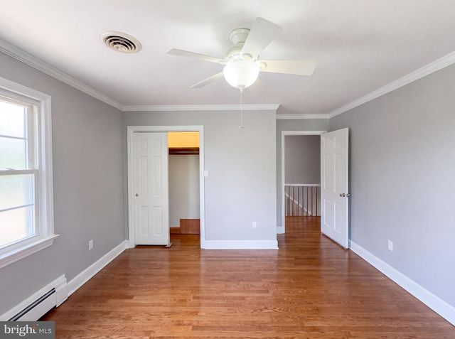 494 WALTON ST, Strasburg, VA 22657