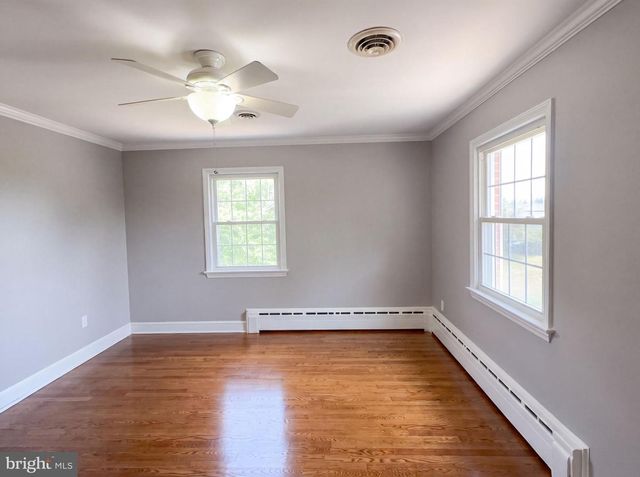 494 WALTON ST, Strasburg, VA 22657