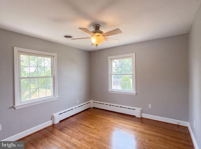 494 WALTON ST, Strasburg, VA 22657