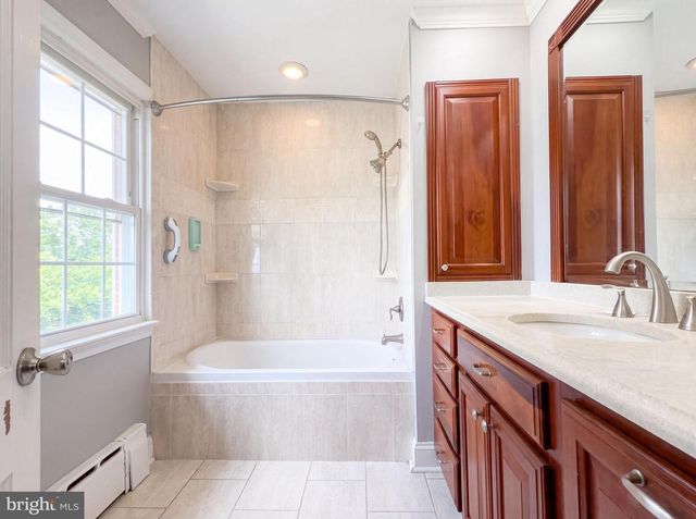 494 WALTON ST, Strasburg, VA 22657
