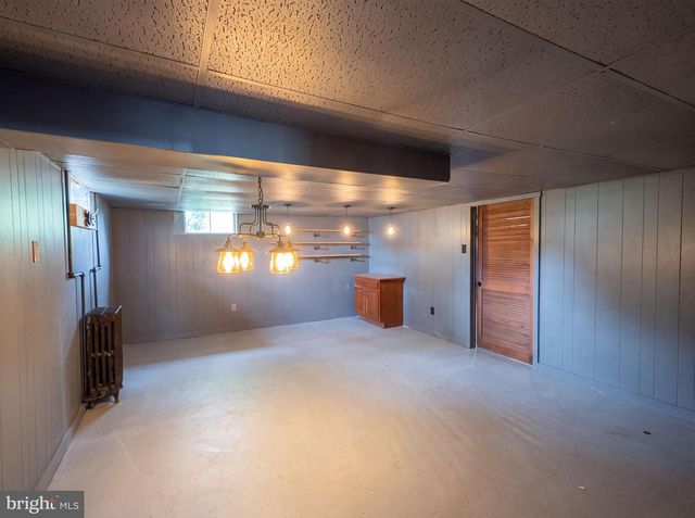 494 WALTON ST, Strasburg, VA 22657