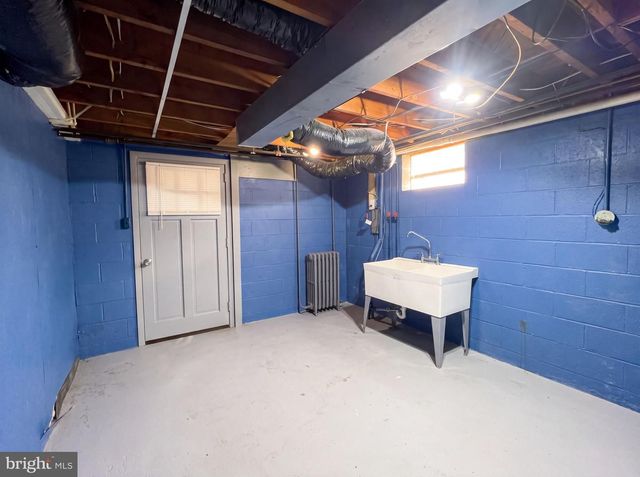494 WALTON ST, Strasburg, VA 22657