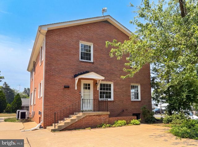 494 WALTON ST, Strasburg, VA 22657