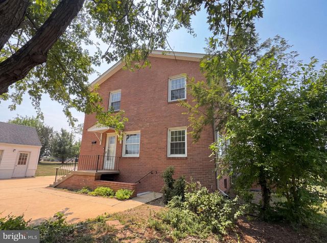 494 WALTON ST, Strasburg, VA 22657