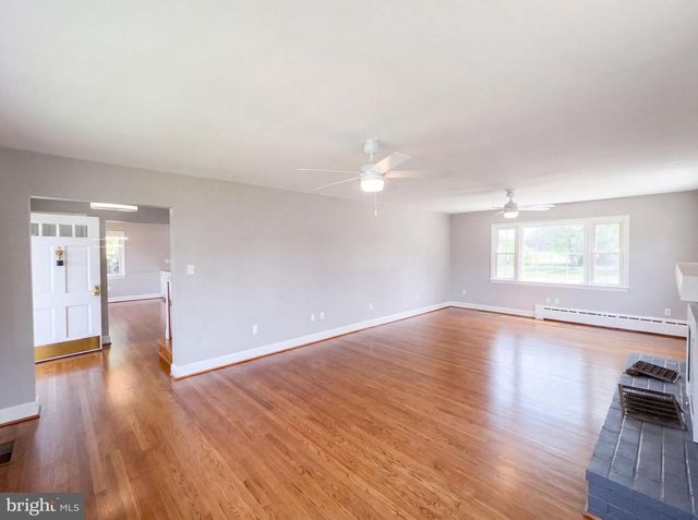494 WALTON ST, Strasburg, VA 22657