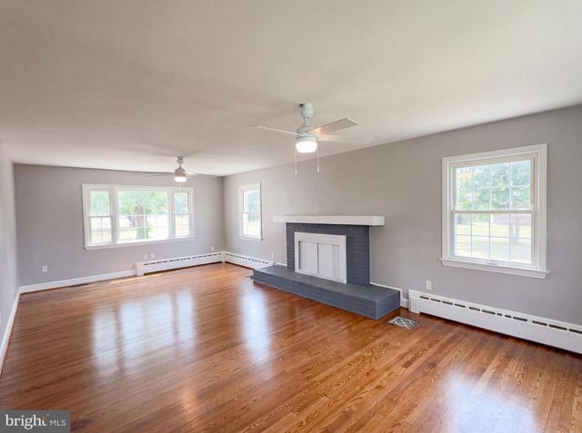 494 WALTON ST, Strasburg, VA 22657