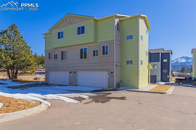 560 E Grace Avenue, Woodland Park, CO 80863