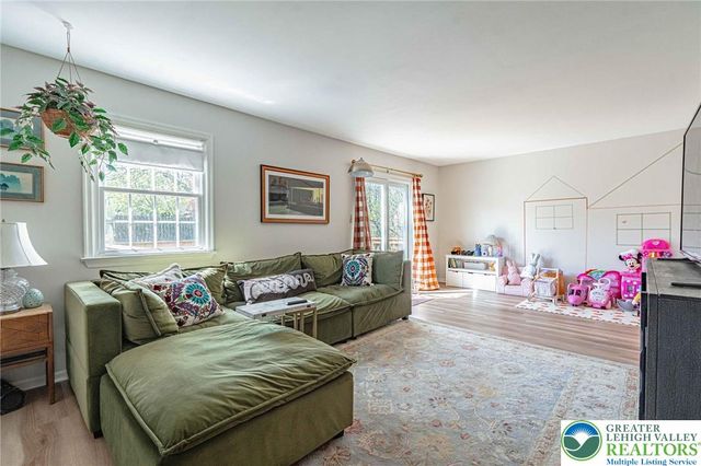 4617 North Hedgerow Drive, Lower Macungie Twp, PA 18103