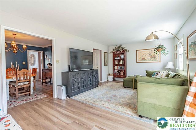 4617 North Hedgerow Drive, Lower Macungie Twp, PA 18103