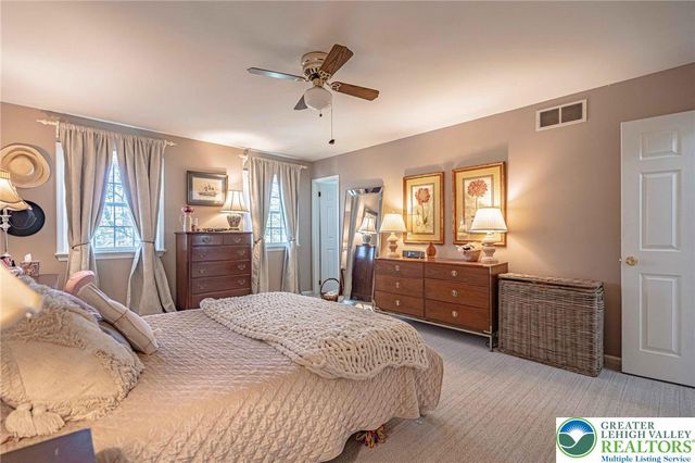 4617 North Hedgerow Drive, Lower Macungie Twp, PA 18103