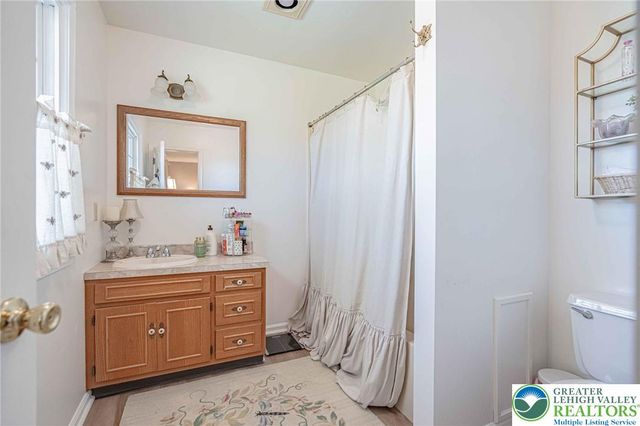 4617 North Hedgerow Drive, Lower Macungie Twp, PA 18103