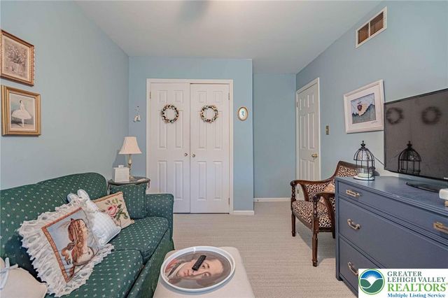 4617 North Hedgerow Drive, Lower Macungie Twp, PA 18103