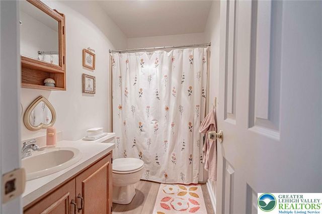 4617 North Hedgerow Drive, Lower Macungie Twp, PA 18103