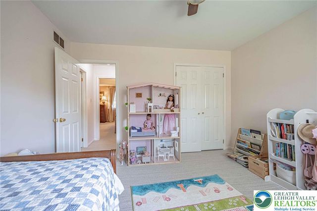 4617 North Hedgerow Drive, Lower Macungie Twp, PA 18103