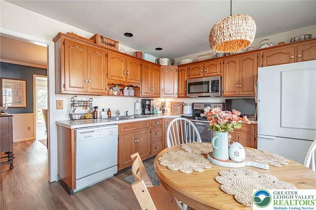 4617 North Hedgerow Drive, Lower Macungie Twp, PA 18103