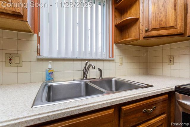 33866 Curcio Drive, Sterling Heights, MI 48310