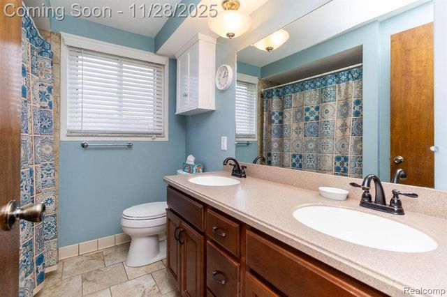 33866 Curcio Drive, Sterling Heights, MI 48310