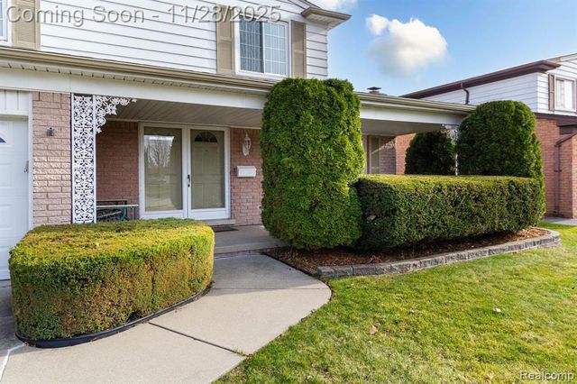 33866 Curcio Drive, Sterling Heights, MI 48310