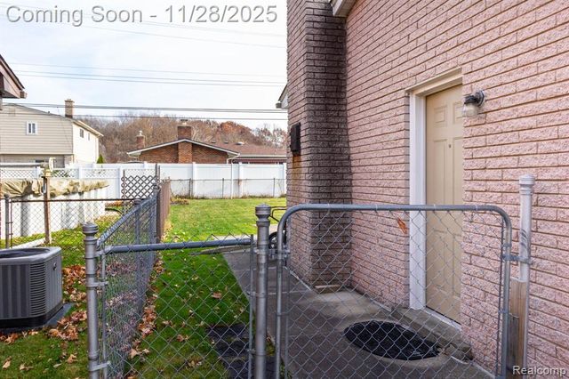 33866 Curcio Drive, Sterling Heights, MI 48310