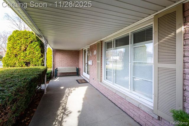 33866 Curcio Drive, Sterling Heights, MI 48310