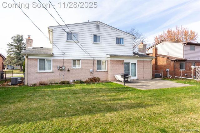 33866 Curcio Drive, Sterling Heights, MI 48310