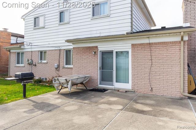 33866 Curcio Drive, Sterling Heights, MI 48310