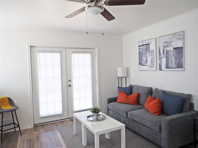 1135 Holly Glen Circle, Dallas, TX 75232