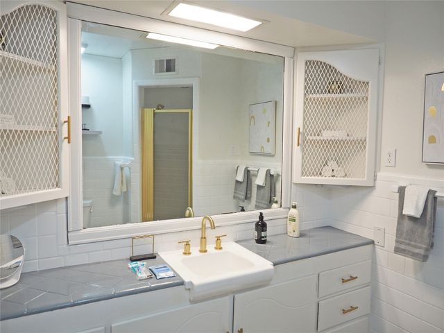 1135 Holly Glen Circle, Dallas, TX 75232