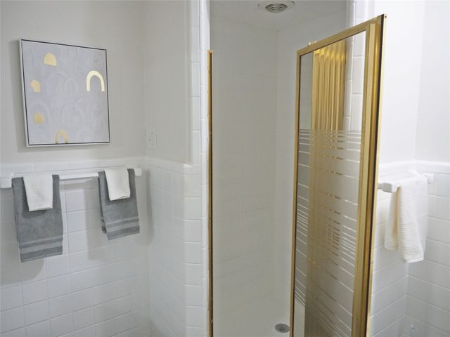 1135 Holly Glen Circle, Dallas, TX 75232
