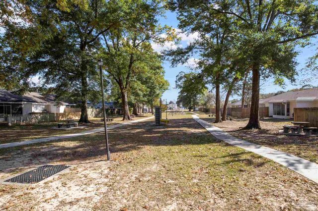 2545 Trailwood Dr, Cantonment, FL 32533