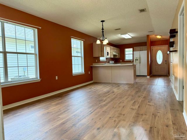 2545 Trailwood Dr, Cantonment, FL 32533