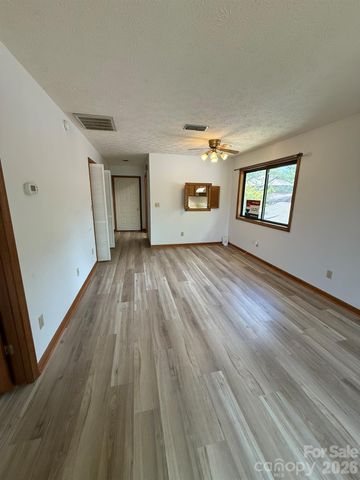 581 Courtwood Lane 6, Hendersonville, NC 28739